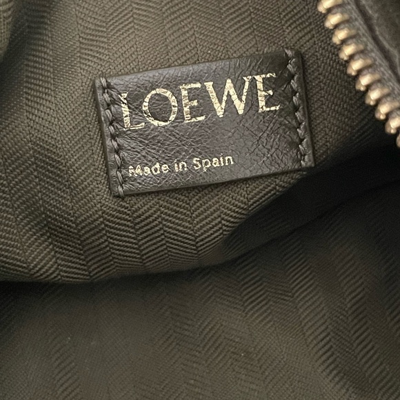 Loewe Olive Green bracelet bag with Adjustable crossbody Strap - Picture 4 of 7